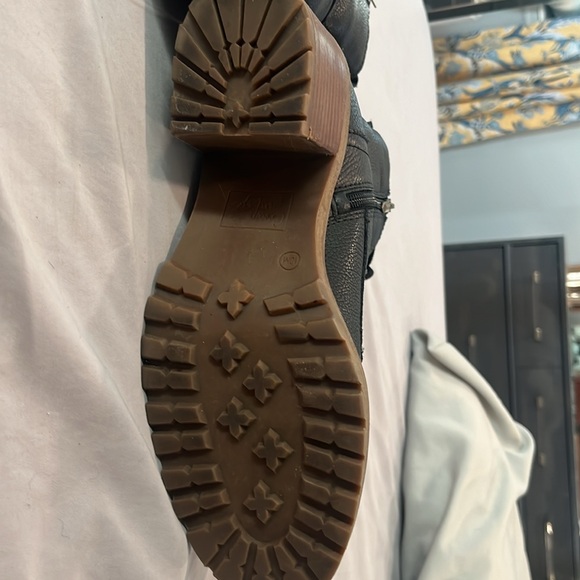 Crown Vintage lace up boots - Picture 4 of 9